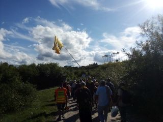 W oddali widać wieżę saktuarium w Swarzewie